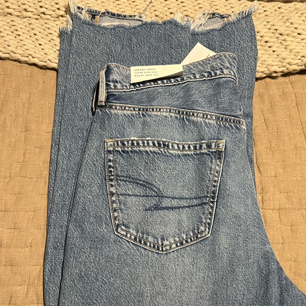 AE Dreamy Drape Stretch Super High-Waisted Baggy Wide-Leg Jean new with tags